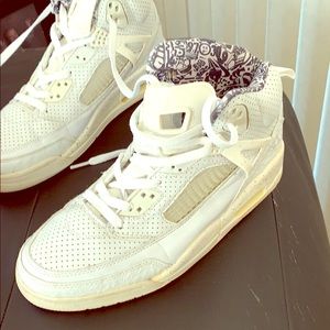 Men’s size 11 retro Jordan’s